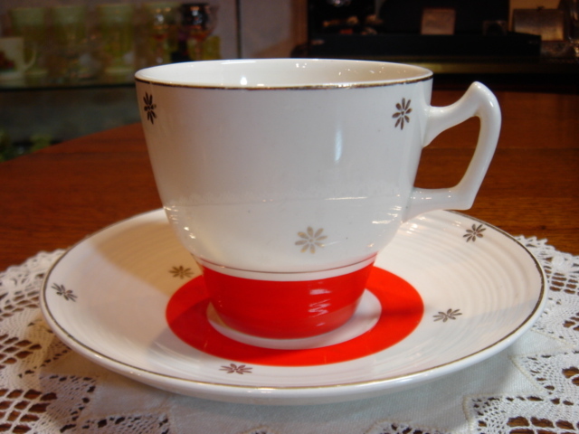 イギリス製 アンティーク 白×赤 陶器製 カップ&ソーサー 【AW0016 