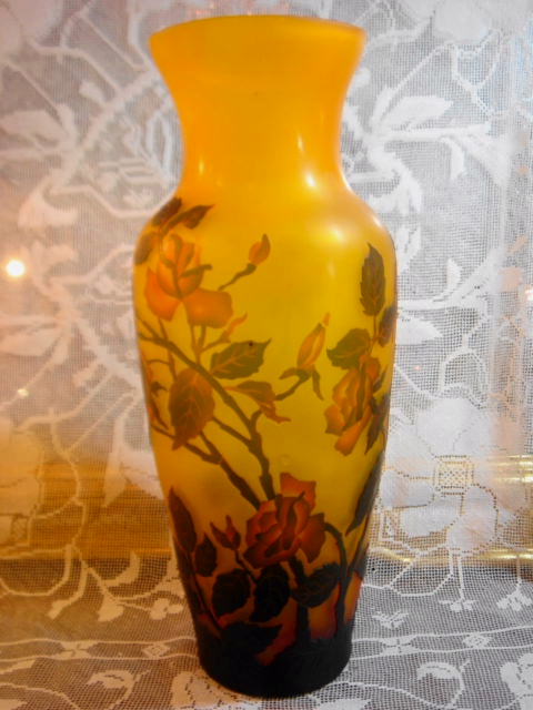 薔薇・ローズ　ガレ工房　被せガラス　見事なフラワーベース・花瓶　【NW0016】
